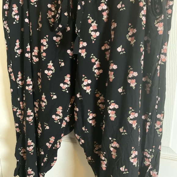 Melrose and Market Floral Black Ruffle Pants Size X-Large - Picture 8 of 14